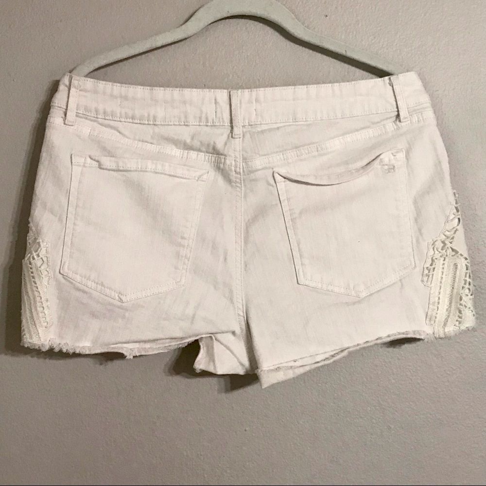 Jessica Simpson Cherish Shorts - Picture 2 of 2
